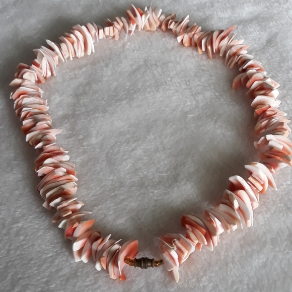 Creamsicle and white colored chunky seashell necklace 18 inches long - Picture 3 of 12